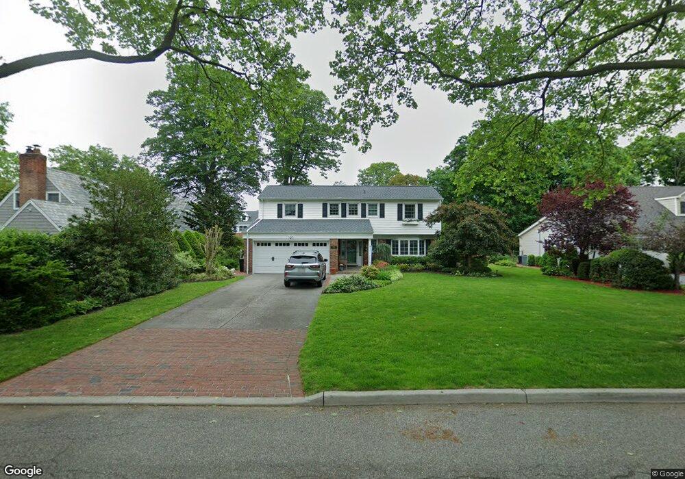 2 Wydler Ct, Garden City, NY 11530 - photo 1