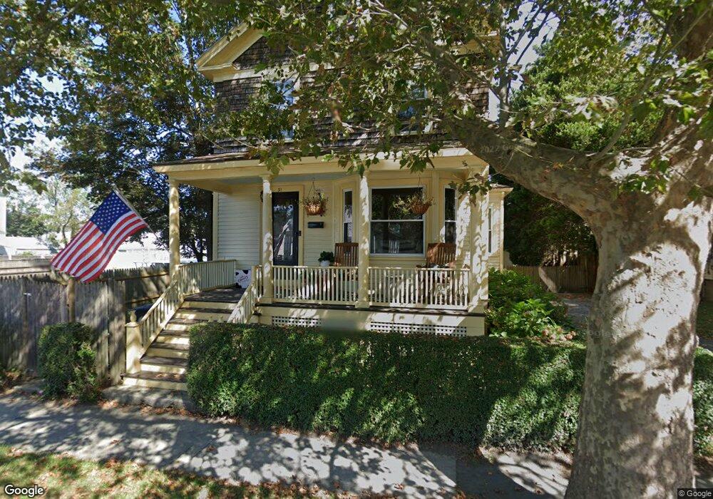31 Thurston Ave, Newport, RI 02840 - photo 1
