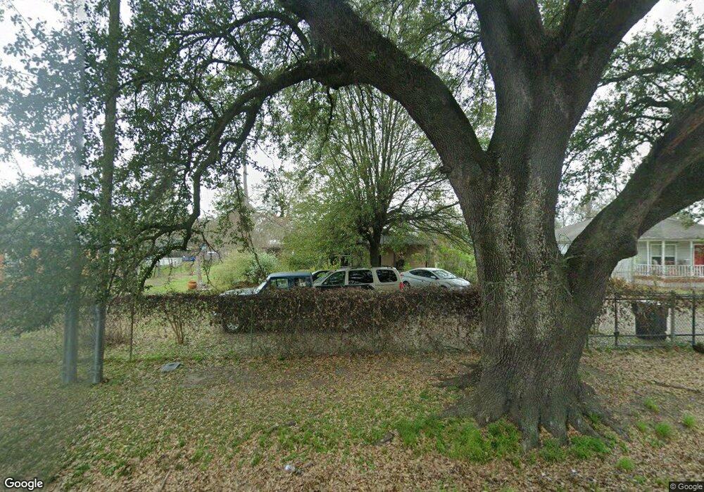 821 Duff Ln, Houston, TX 77022 - photo 1