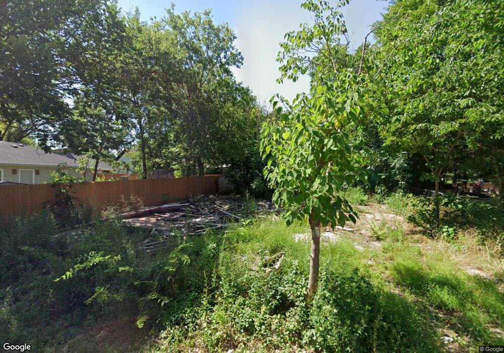 301 S 3rd St, Bonham, TX 75418 - photo 1