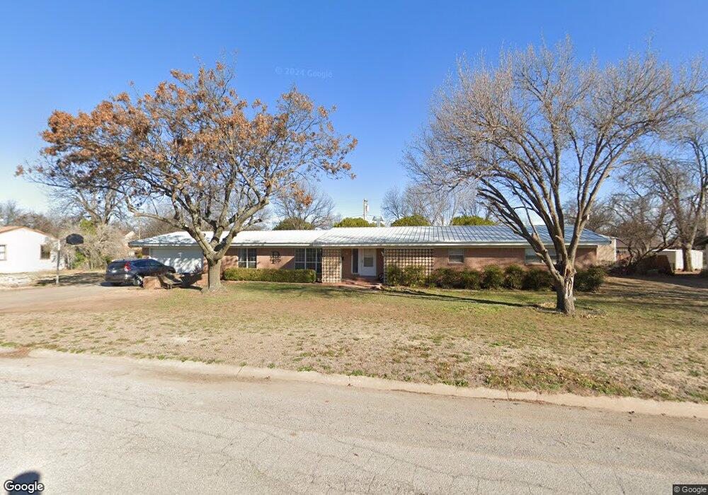 505 E Kansas Ave, Walters, OK 73572 - photo 1