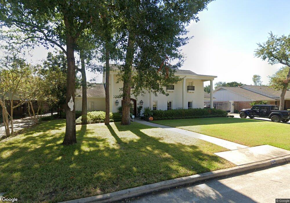 634 W Forest Dr, Houston, TX 77079 - photo 1