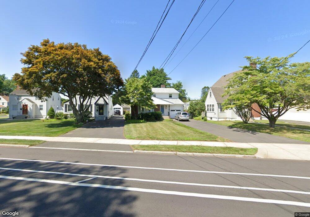 657 Quaker Ln S, West Hartford, CT 06110 - photo 1