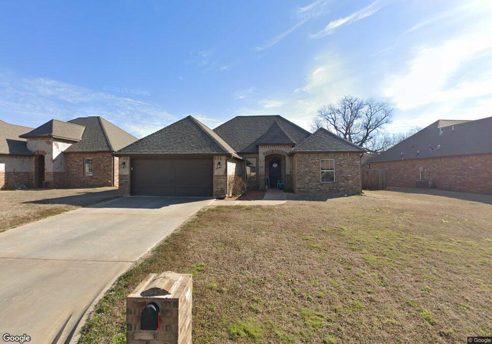 707 Meadow Ln, Cache, OK 73527 - photo 1