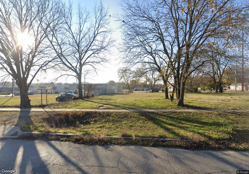 305 E Trudgeon St, Henryetta, OK 74437 - photo 1