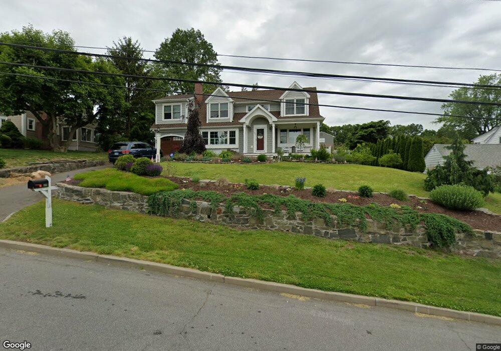 208 Davis Rd, Fairfield, CT 06825 - photo 1