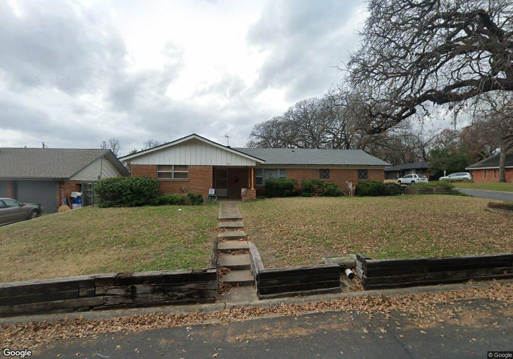 917 Forest Oaks Ln, Hurst, TX 76053 - photo 1