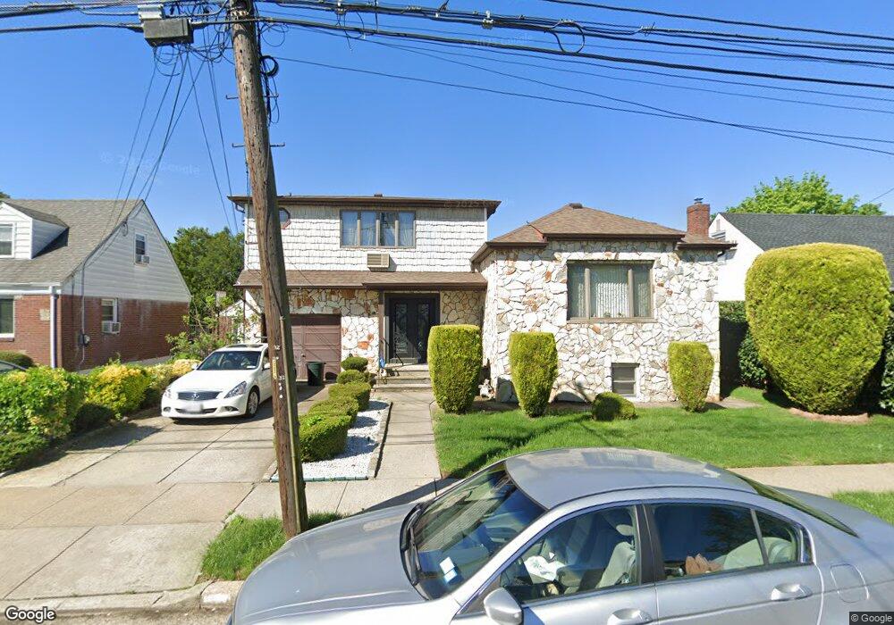 1039 N 1st St, New Hyde Park, NY 11040 - photo 1