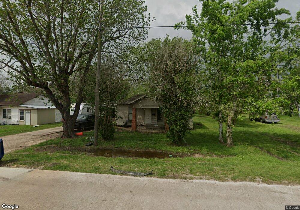 1700 Cottonwood Ave, Bay City, TX 77414 - photo 1