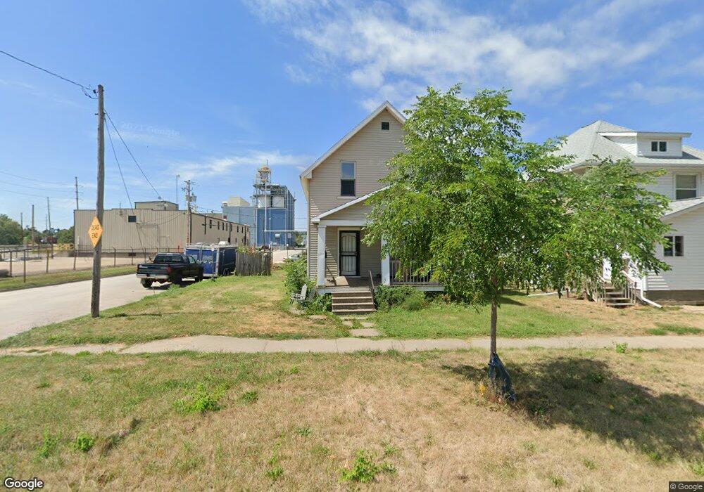 1040 10th St SW, Cedar Rapids, IA 52404 - photo 1