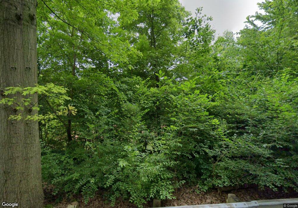 7700 Chestnut Grove Dr, Olmsted Falls, OH 44138 - photo 1