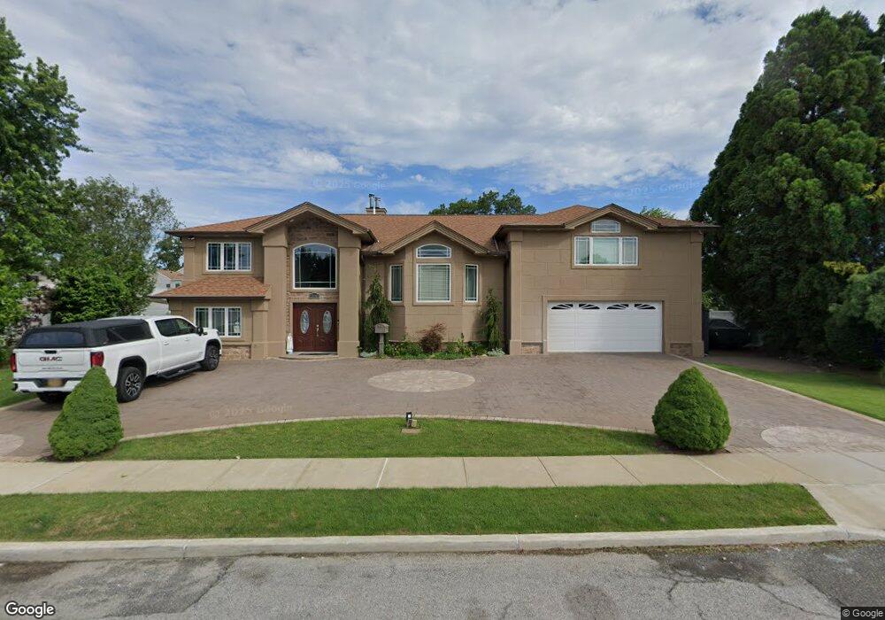 2541 Erick Ct, Bellmore, NY 11710 - photo 1