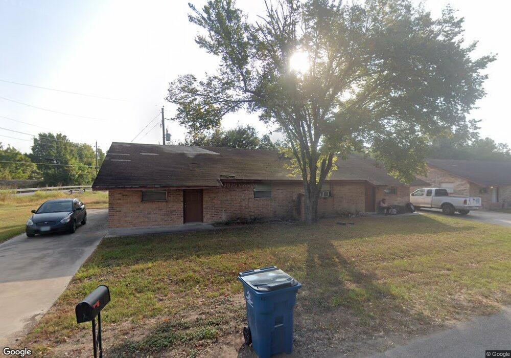 724 Willow St, Waller, TX 77484 - photo 1