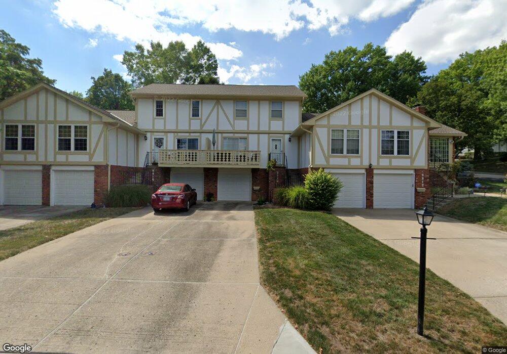 9914 Edelweiss Cir, Shawnee, KS 66203 - photo 1