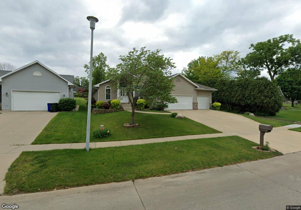 1842 Greenlefe Dr NW, Cedar Rapids, IA 52405 - photo 1