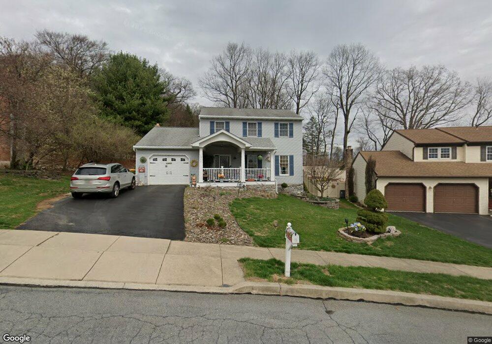 1711 S Mountain Dr, Reading, PA 19608 - photo 1