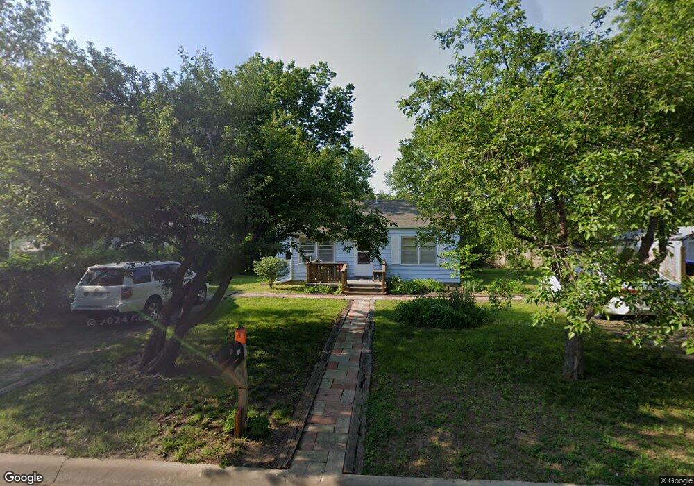 916 SE Pinecrest Dr, Topeka, KS 66605 - photo 1