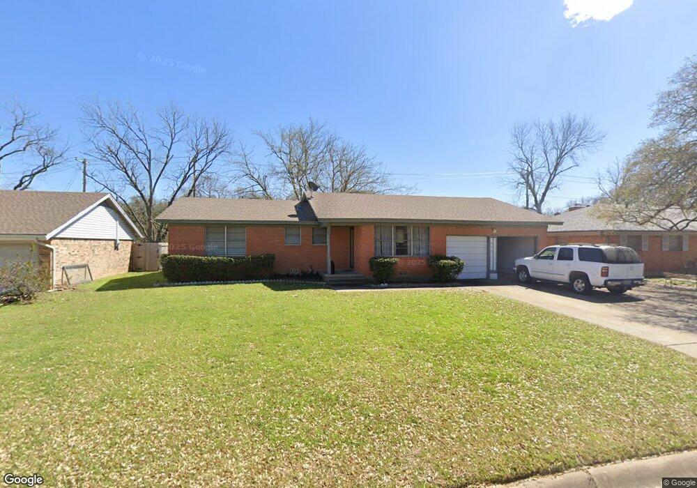 1109 Crestwood Dr, Cleburne, TX 76033 - photo 1