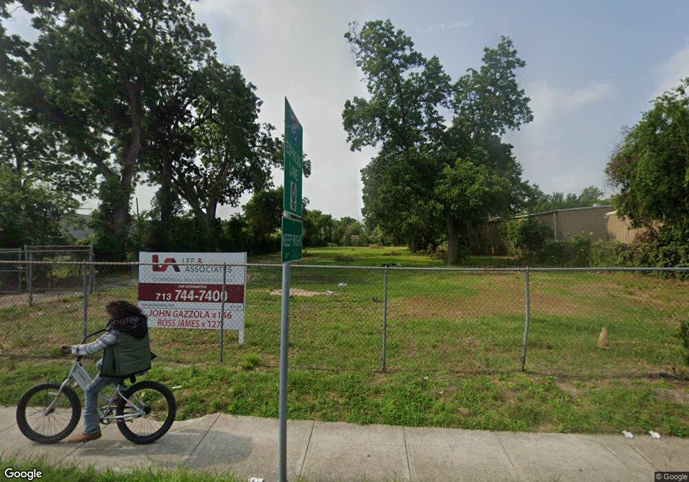 804 E Tidwell Rd, Houston, TX 77022 - photo 1