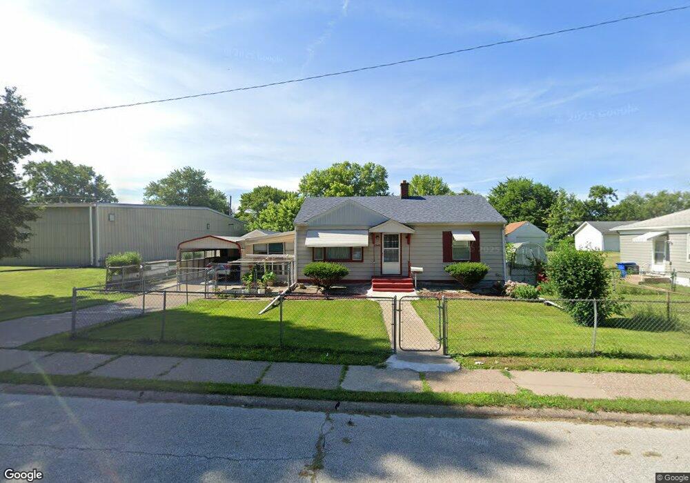 1541 W 15th St, Davenport, IA 52804 - photo 1