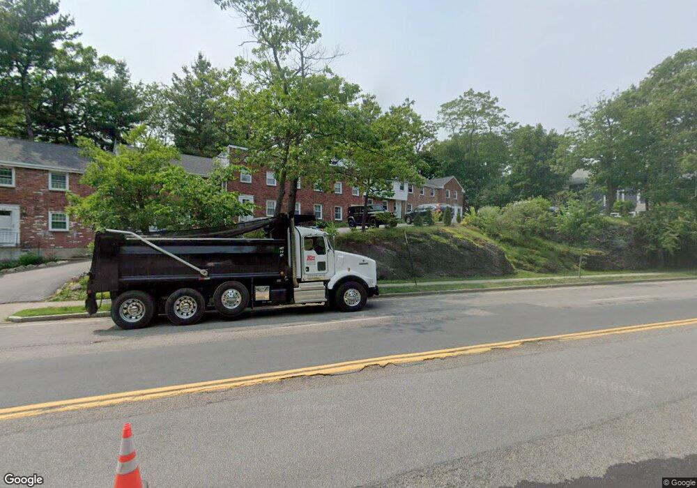 723 Hammond St unit 4, Chestnut Hill, MA 02467 - photo 1