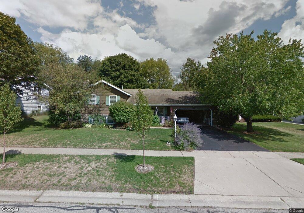 913 Scott St, Algonquin, IL 60102 - photo 1