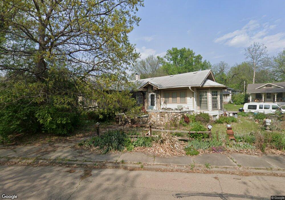 124 SW The Dr, Topeka, KS 66606 - photo 1
