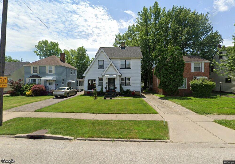 20110 Gardenview Dr, Maple Heights, OH 44137 - photo 1