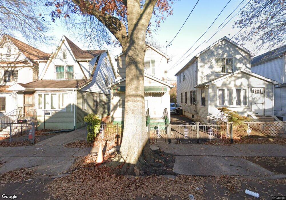 10921 157th St, Jamaica, NY 11433 - photo 1