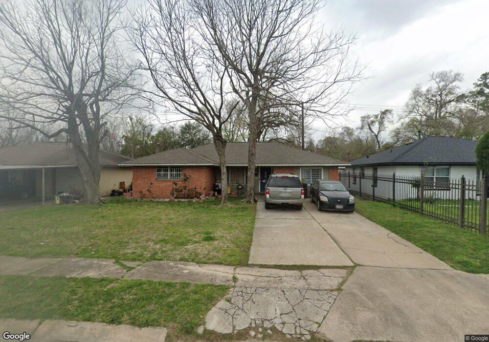 310 Glenburnie Dr, Houston, TX 77022 - photo 1