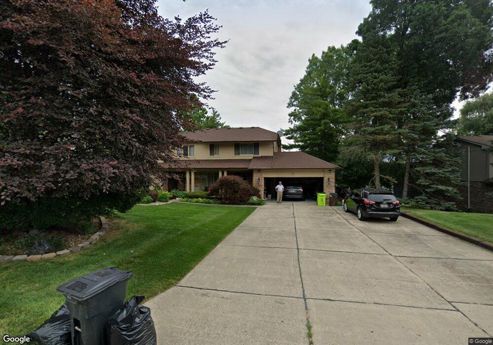 5912 Glen Eagles Dr, West Bloomfield, MI 48323 - photo 1