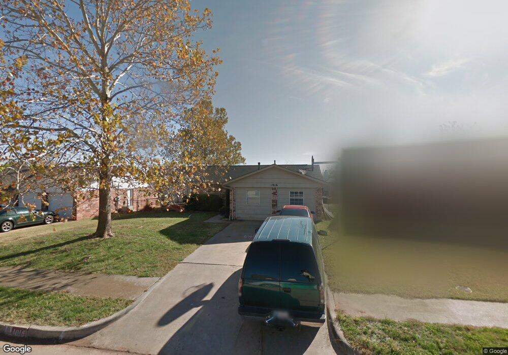 1016 NE 24th St, Moore, OK 73160 - photo 1