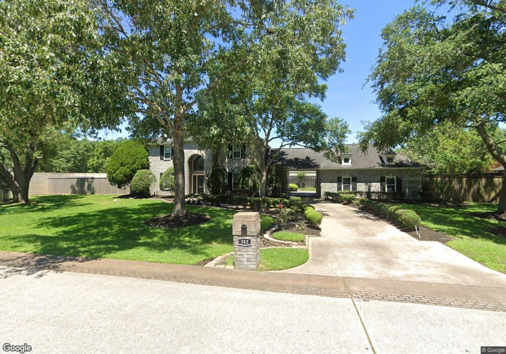 302 Fieldcreek Dr, Friendswood, TX 77546 - photo 1
