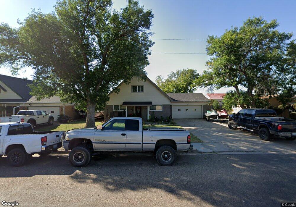907 Stanford St, Dumas, TX 79029 - photo 1