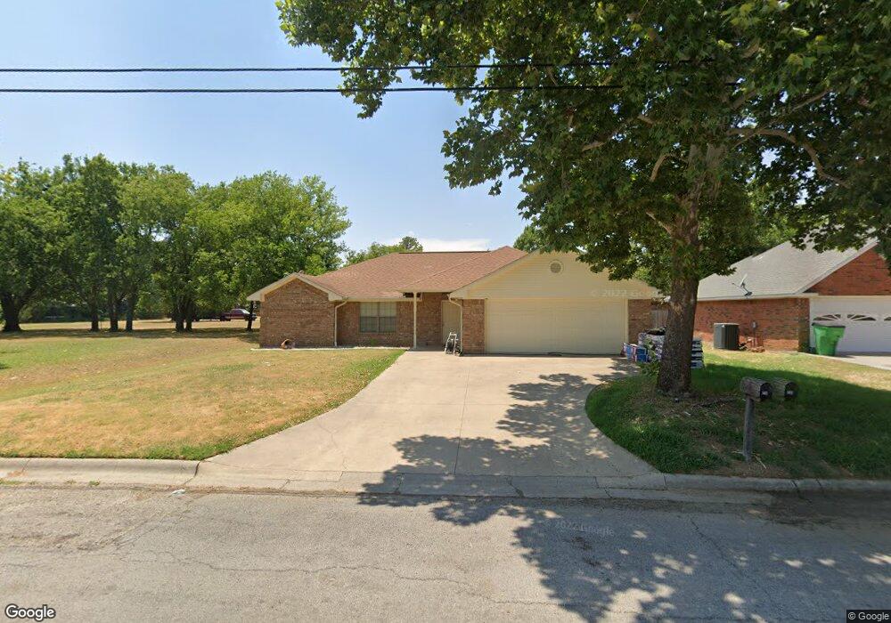 1411 S Howeth St, Gainesville, TX 76240 - photo 1