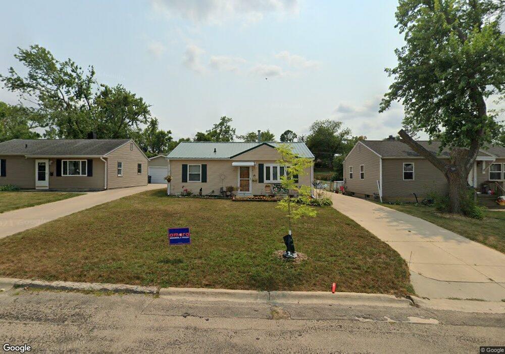 2447 8th Ave SW, Cedar Rapids, IA 52404 - photo 1