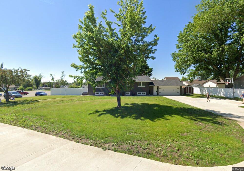 1915 E Ave NW, Cedar Rapids, IA 52405 - photo 1