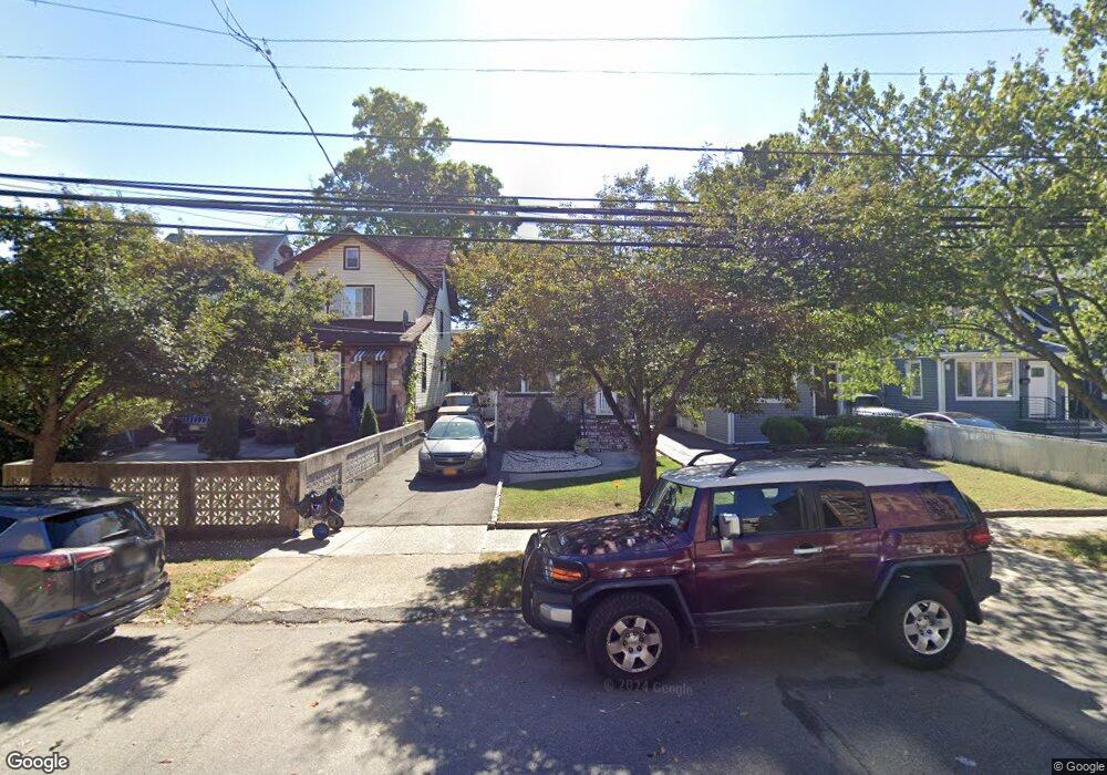 19114 Woodhull Ave, Hollis, NY 11423 - photo 1