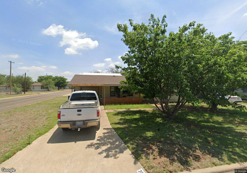 208 Zephyr St, Plainview, TX 79072 - photo 1