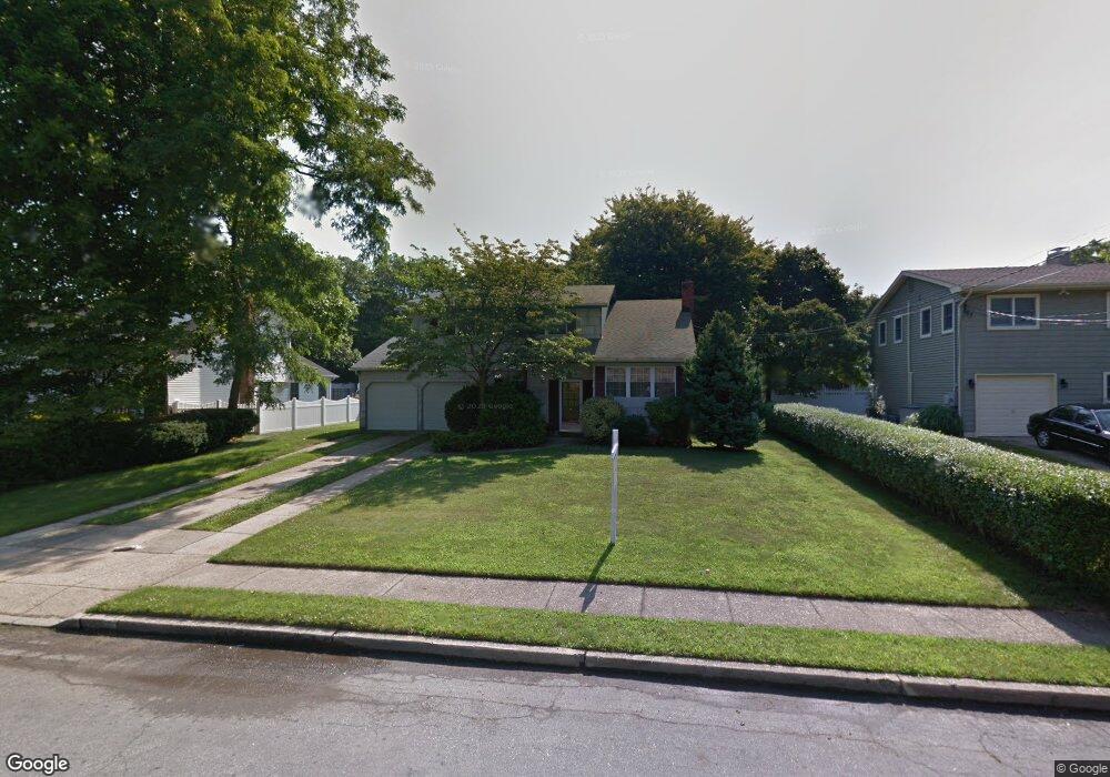 33 Cinque Ln, Bayport, NY 11705 - photo 1