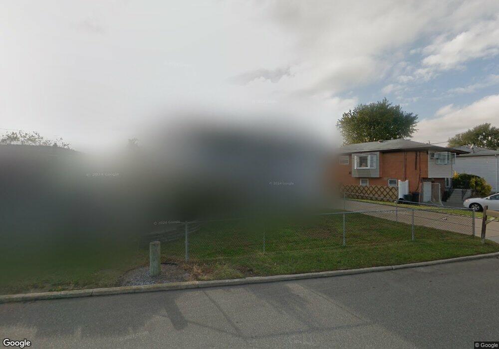 181 W Lake Dr, Lindenhurst, NY 11757 - photo 1