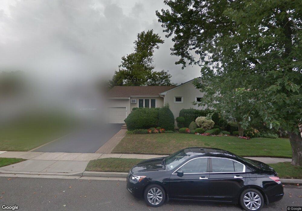 34 Cloverfield Rd S, Valley Stream, NY 11581 - photo 1