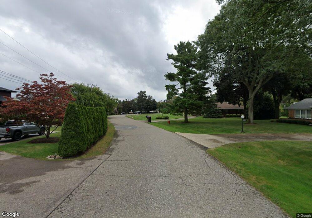 6 Meadowlake Rd, Bloomfield Township, MI 48301 - photo 1