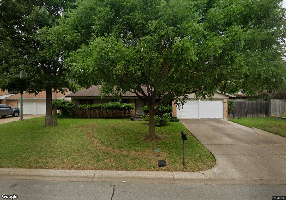 325 Ridgecrest Dr, Hurst, TX 76053 - photo 1