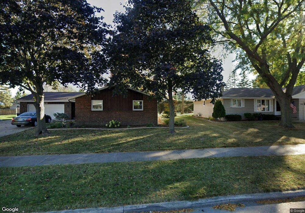 1221 W Bell Ave, Appleton, WI 54914 - photo 1
