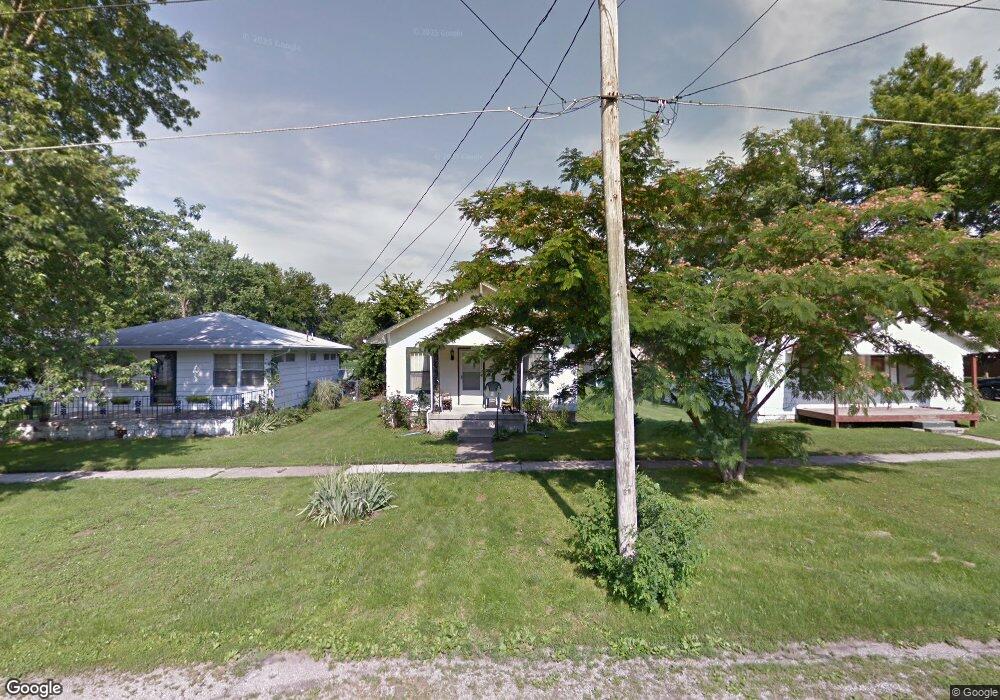 1204 N 10th St, Mattoon, IL 61938 - photo 1