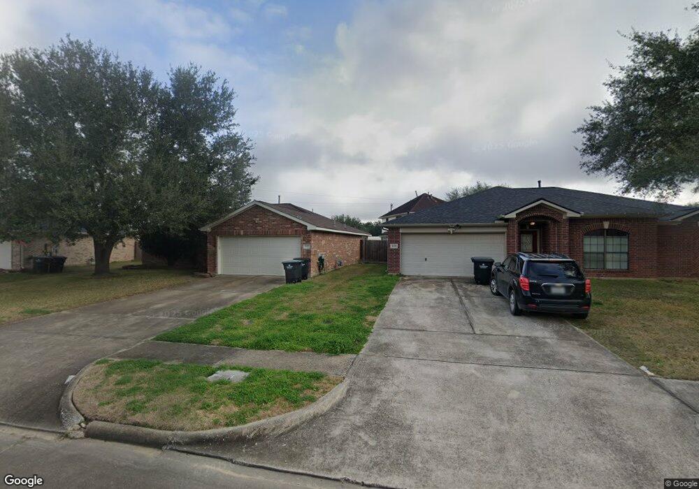 3023 Community Dr unit 203, Alvin, TX 77511 - photo 1