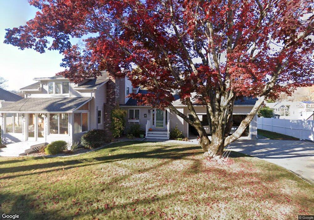 22 N Pine St, Niantic, CT 06357 - photo 1