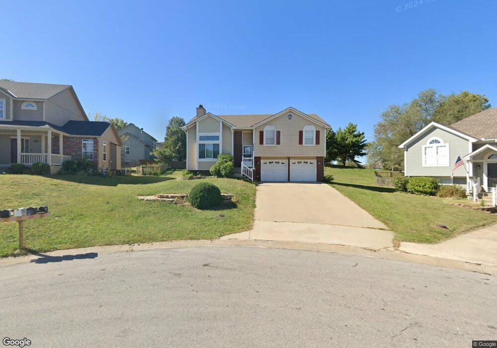 1604 Pine Creek Ct, Raymore, MO 64083 - photo 1