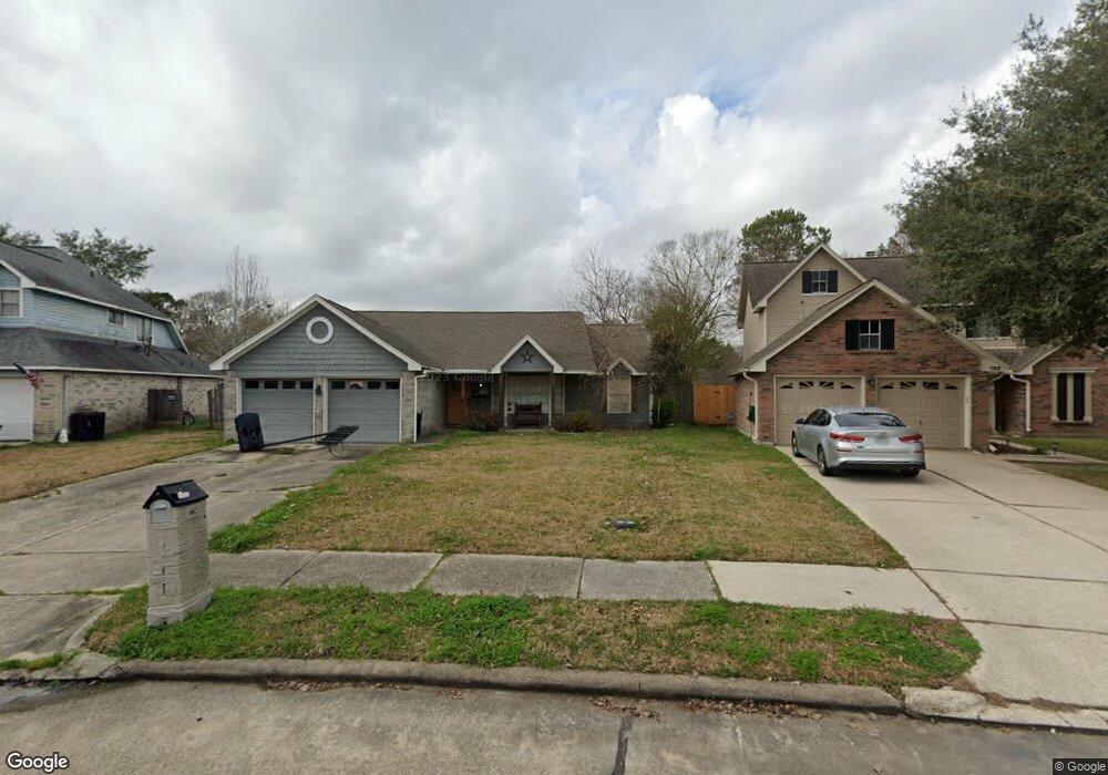 724 Regency Ct, Friendswood, TX 77546 - photo 1